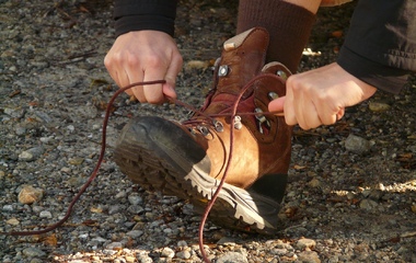 Как завязывать шнурки?